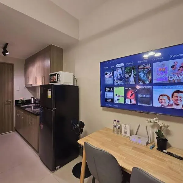 1BR Condotel with Balcony at FAME Residences #FM62, hotel in Manila