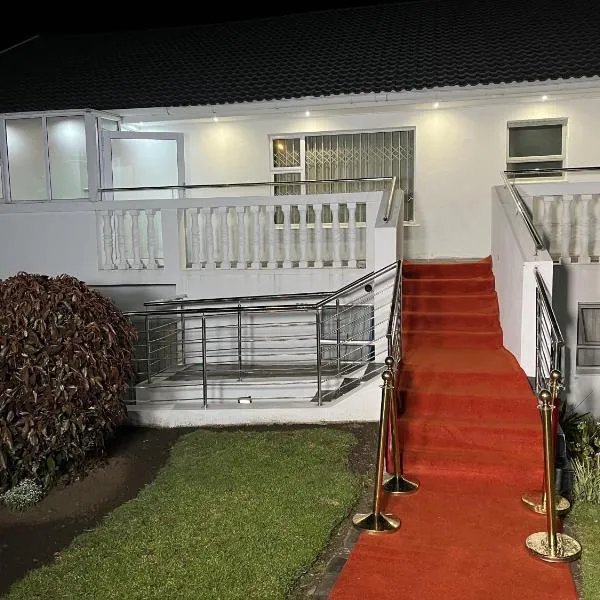 Thandi's Guest House, hotel in East London