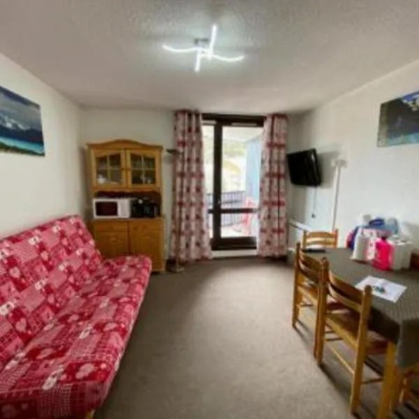 Résidence "Ski Soleil" Vars les Claux appartement non fumeur balcon 2ème étage 4 couchages situé à 50 m des pistes, du télécabine, des commerces, restaurants, bars, hotel em Vars