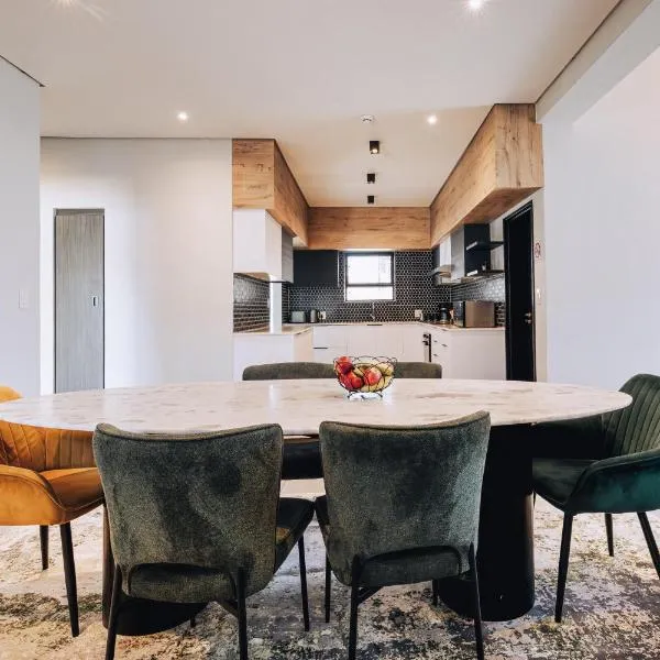 Phoenix Home, hotel in Cape Town