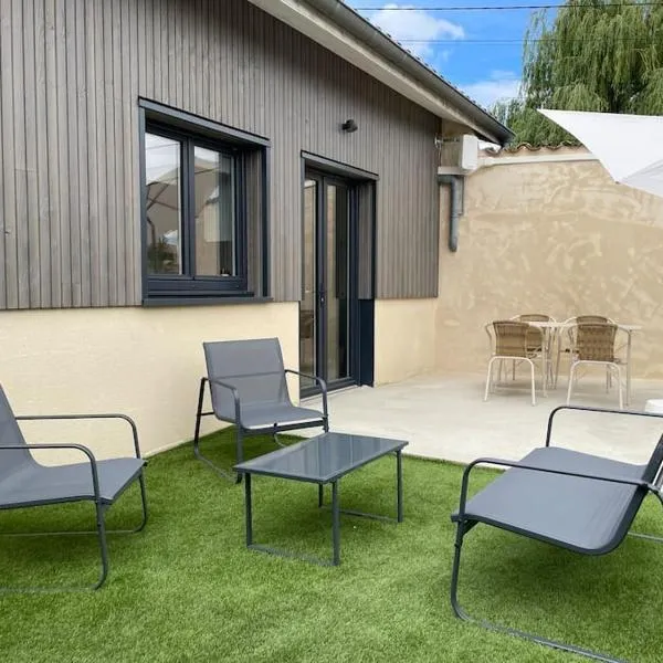 Le petit chalet de la Ronzière de Miss K, Hotel in Cormoranche-sur-Saône