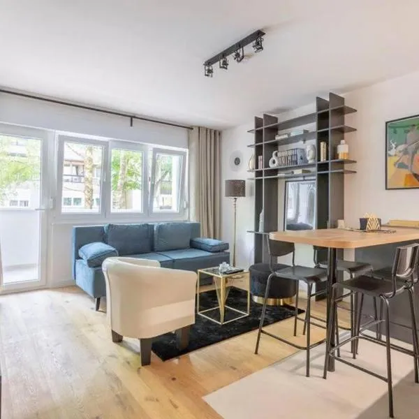 Urban Cukor Suite - Balcony - Free Parking - Near Arena & Jarun, hótel í Zagreb