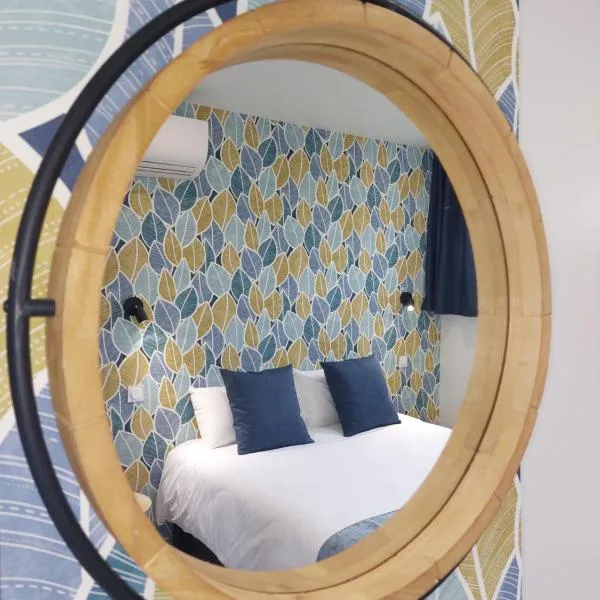 Logis Loire Hotel - Les Cocottes Restaurant, hotel em Les Rosiers