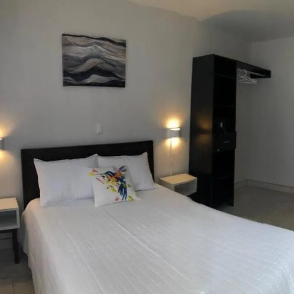 Plaza Avenida Uno, hotel em Puntarenas