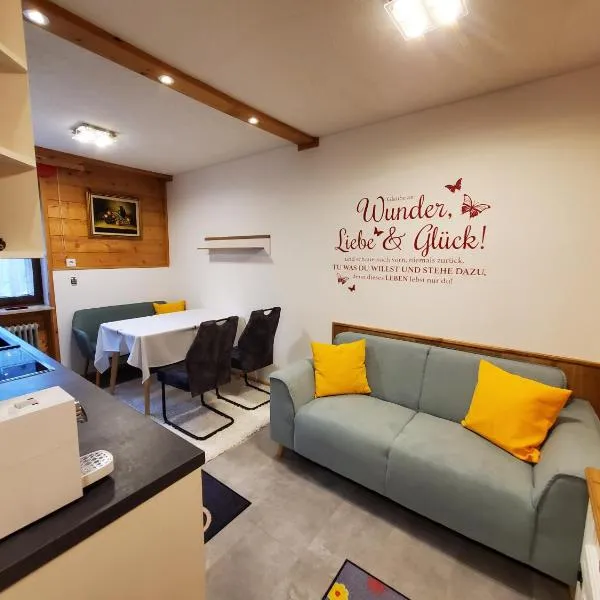 Urlaub am Krausberghof, Apartment mit Balkon und Parkplatz, Aufenthaltsraum, Sauna und Infrarotkabine, inmitten der Natur, kostenfreie Kaffeekapseln, 6 Fahrminuten zur Alpentherme Gastein und zur Schlossalmbahn, khách sạn ở Bad Hofgastein