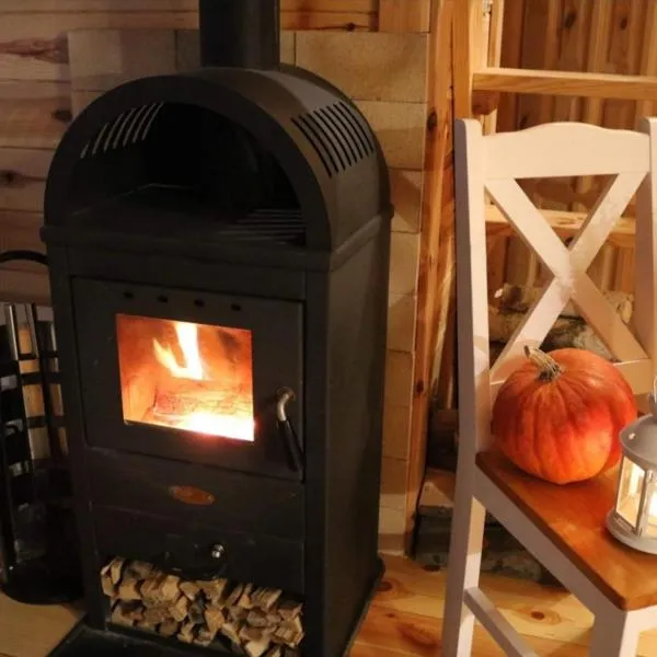 Domki KOLONIA LEŚNA z sauną i gorącą balią, hotel in Radków