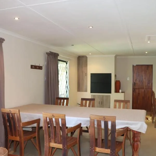 du Repos (Lovely & Relaxing 2-Bedroom Unit with Patio), hotel in Springbok