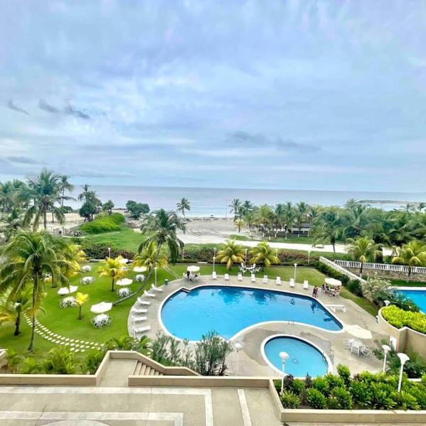 Apartamento con acceso directo a la playa, piscina y restaurant, La Guaira