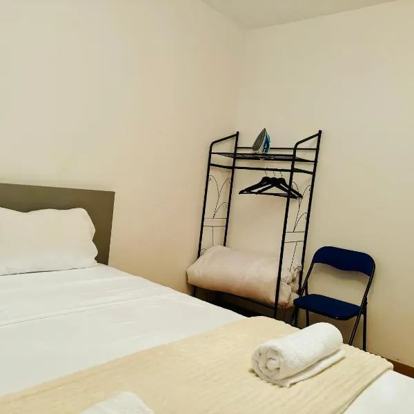 Pisos Familiares Barajas, khách sạn ở Madrid