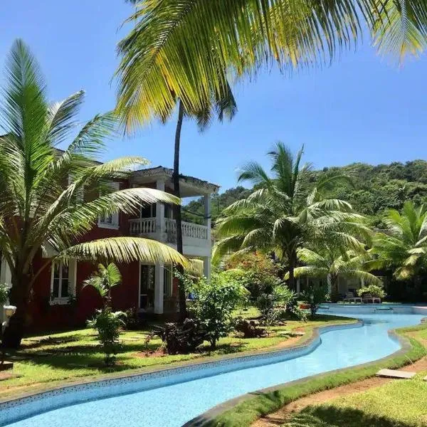 Kingfisher Blues, hôtel à Siolim