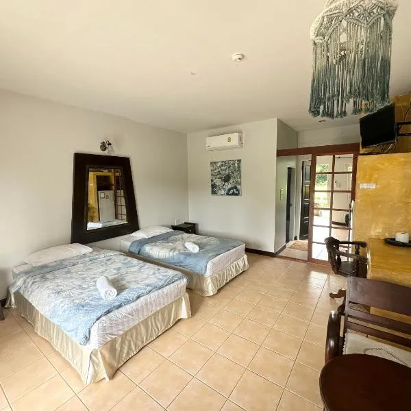 Viesnīca โรงแรมนาขา ชาเลท์ รีสอร์ท จังหวัดตรัง Naka Chalet Resort Trang pilsētā Tranga