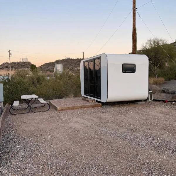 Black Canyon Campground Modern Sleeping Pods Tiny Homes, hotel in Black Canyon City