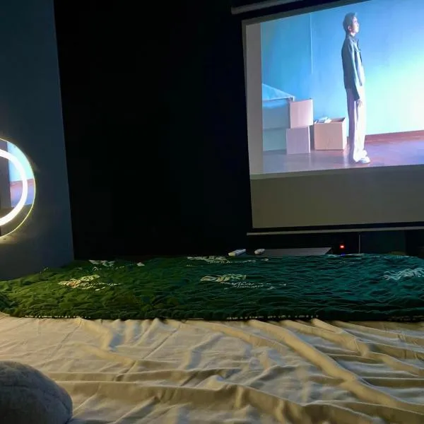 N'stay - Netfix Stay room- Cafe Film Netflix - Bar cafe & drinks 2424，位于河内的酒店