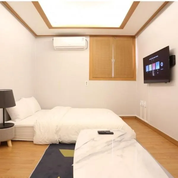 신림 유호텔 Seoul Sillim U Hotel - 고양이와 보드게임이 있는 힐링 숙소，首爾的飯店