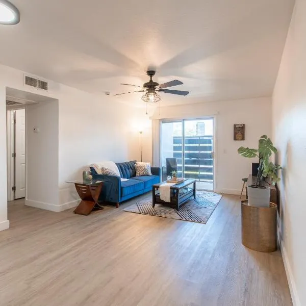 Spacious 1 Bedroom Apartment with pool & private patio!, hotel em Phoenix