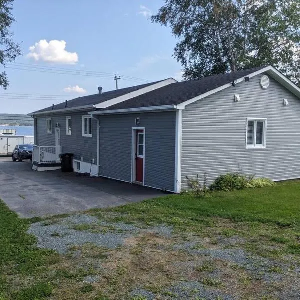 Springhouse Cozy Oceanview 1-Bedroom Apartment, hotel v destinaci Lewisporte