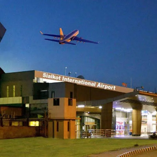 Sialkot International Airport Guesthouse, hôtel à Sambriāl