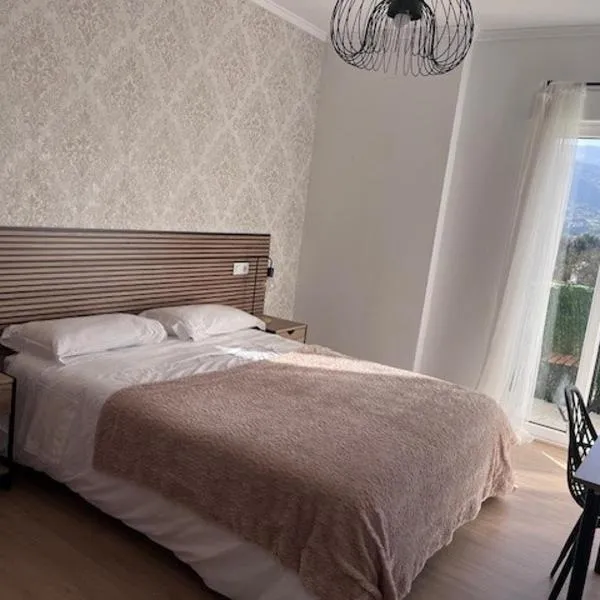 Hostal DIMAR, מלון בQuiroga