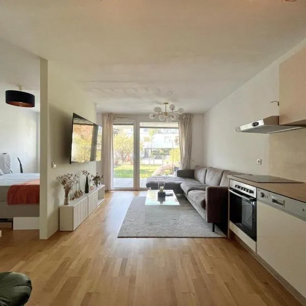 Wohnung mit Garten in 1230 Wien, Hotel in Wien