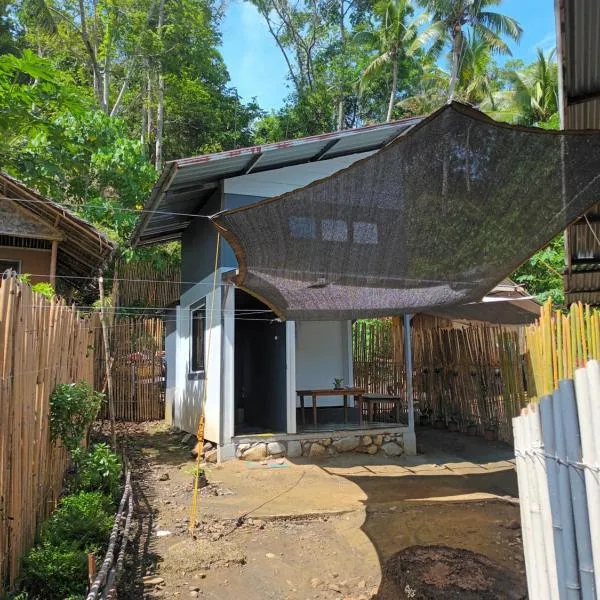 Tupi's Beachfront Minihouse, hôtel à Bacungan