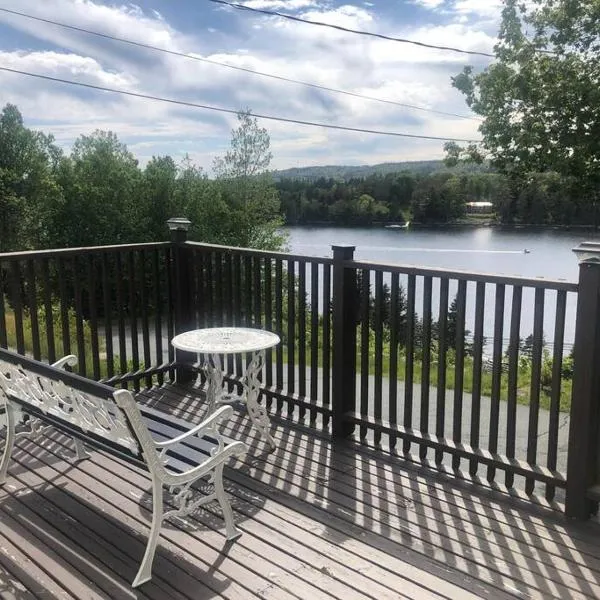 Golden Hour Villa in Peggy's Cove Rd, Hotel in French Village