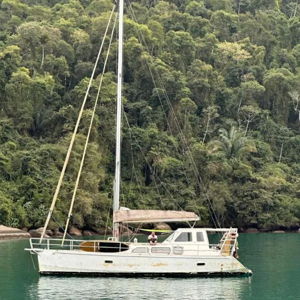 Aventura náutica em Paraty hospedagem flutuante na cidade Veleiro Maverick, hotel v destinaci Paraty