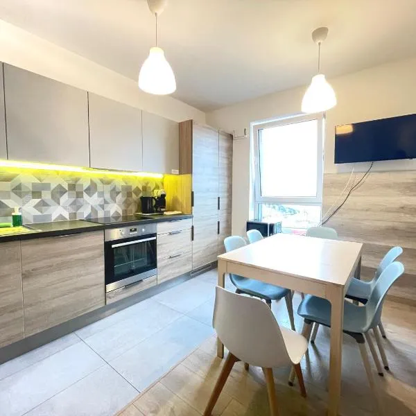 Superior Komputerowa, 4 rooms, 3 bedrooms, Airport-City train, Metro! 24h reception!, khách sạn ở Warsaw