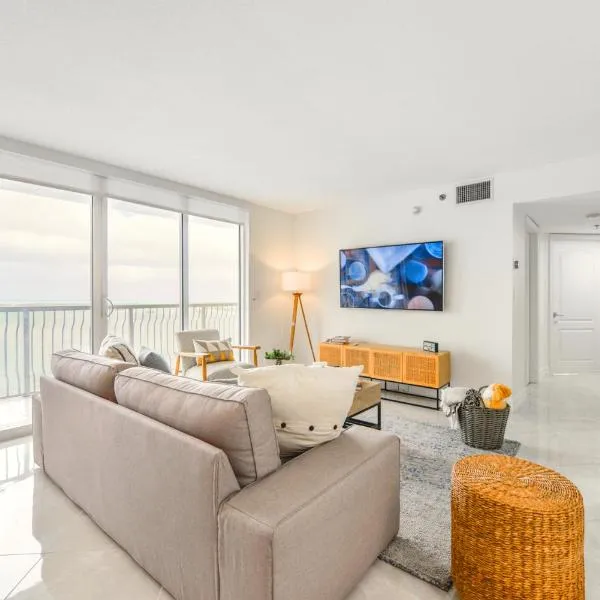 Open the Window and Enjoy the Sea Breeze at Exclusive Condo!, hotel in Miami