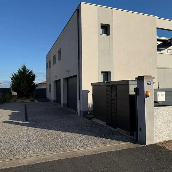 Grande Villa 16 personnes, hotel i Aulnat