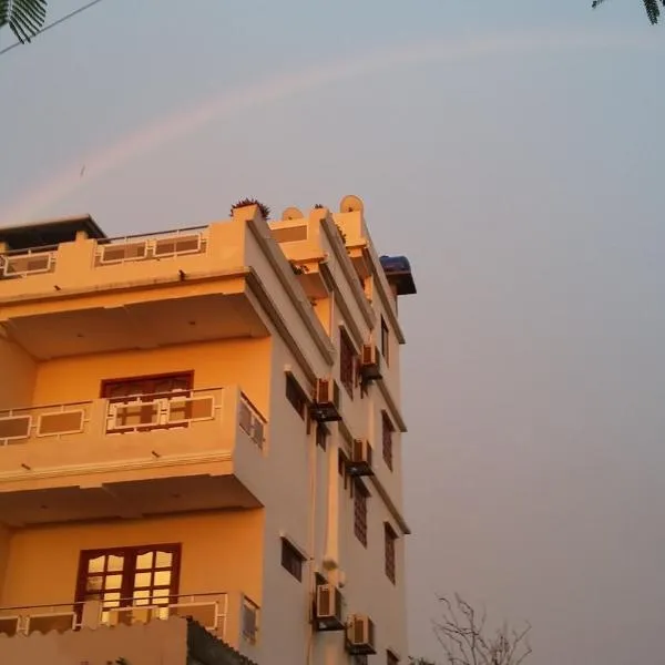 Puerta Sol Inn, hotel u gradu Manglaralto