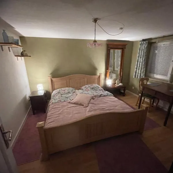 Zimmer Emmer, ein Zimmer in FeWo mit zwei Zimmern, hotel v destinaci Schieder-Schwalenberg