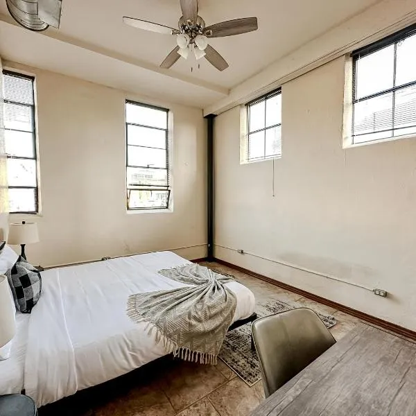 Sleepover 2BD 1BA Condos Downtown Springfield, hôtel à Springfield