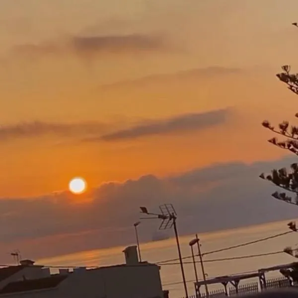 Adosado privado playa, hôtel à San Antonio