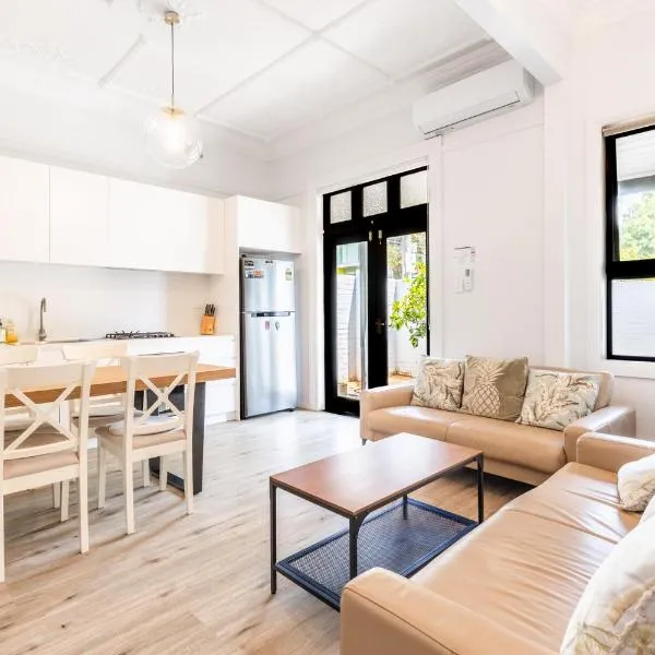 Crows Nest LemonTree 3 Bedroom Home Nr Metro FreeP, хотел в Сидни