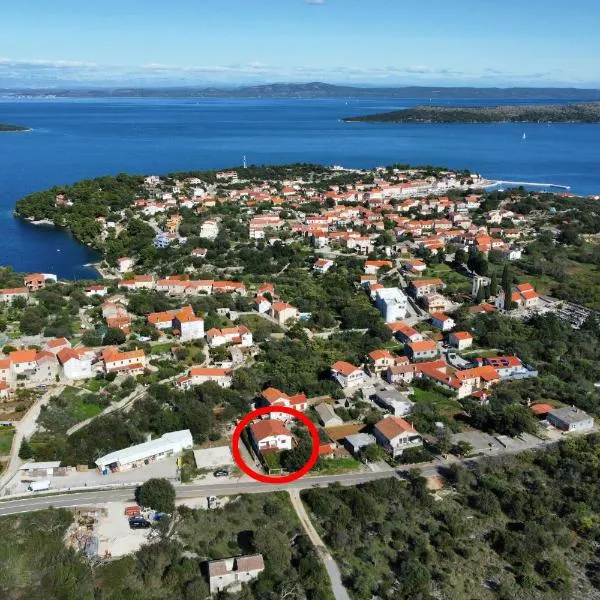 Apartments with parking space Sali, Dugi otok - 910, hotel in Sali
