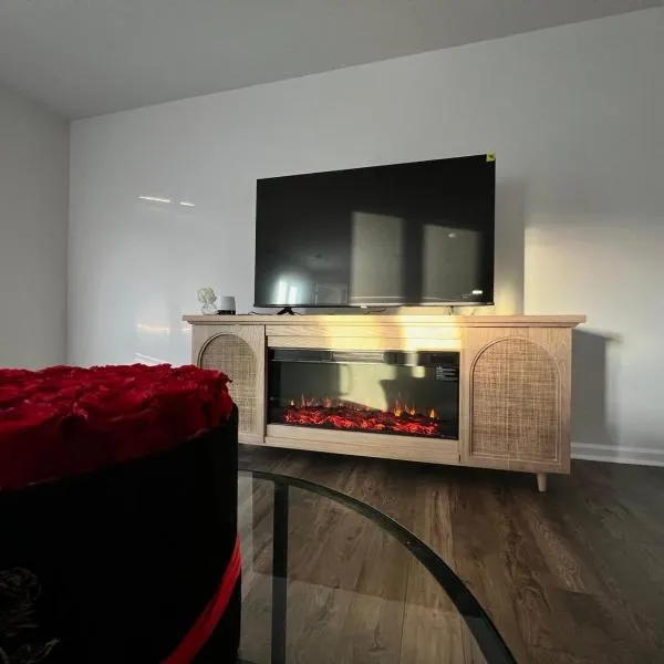 Brand New Home in Moor, khách sạn ở Moore