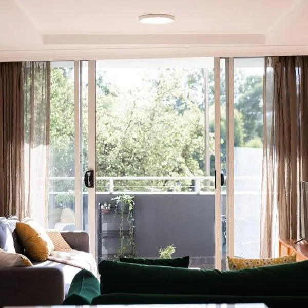 A Wabi-Sabi Style Apartment at City, hotel in Canberra