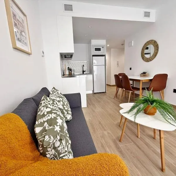 Nuevo y céntrico apartamento de playa, hotel in Fuengirola