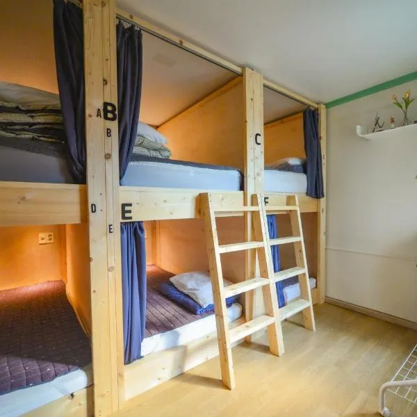 Seoul Papa Guesthouse - Shower&Sleep, hotel in Seoul