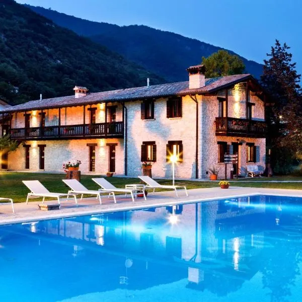 Ai Cadelach Hotel Giulia, hotel v destinaci Revine Lago