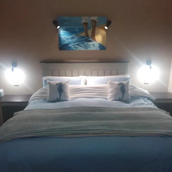 Seas the Breeze Romantic cottage for 2, hotel u gradu Boknes