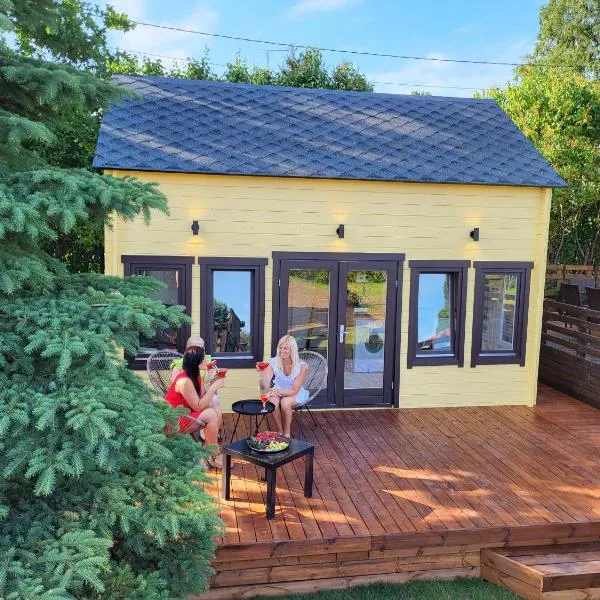 Tiny house near Viljandi lake, hotel v mestu Viljandi