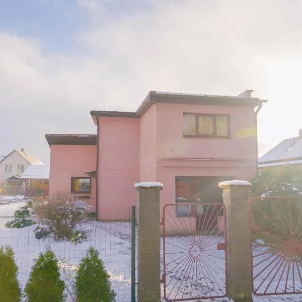 Getaway house near Arboretum Botanical Garden, hotel in Ogre