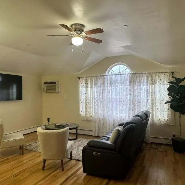 Luxury apartment close to JFK Airport, hotel in Hamilton Beach