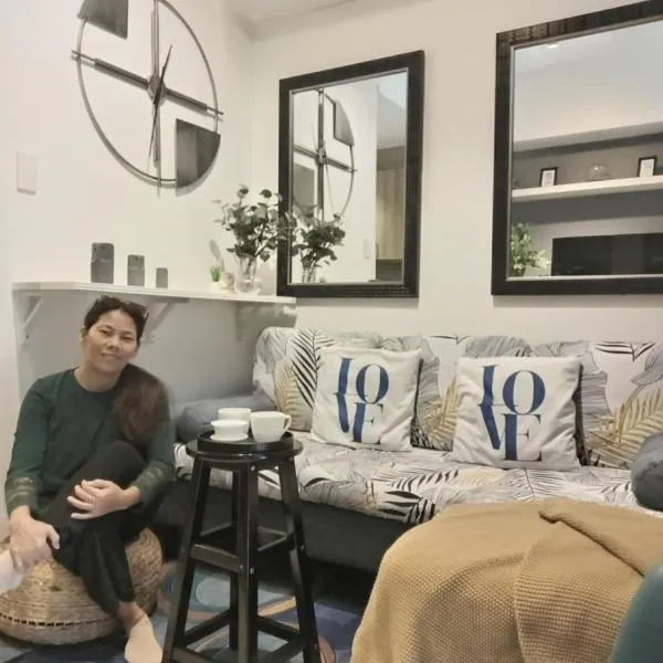 Cozy New 1BR Fame Residences Condo with Balcony, hotel in Manila