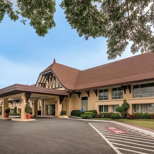 Taal Vista Hotel, hôtel à Tagaytay