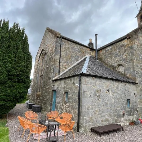 KIRK - Gorgeous church in the heart of Fife converted into a warm home, hotel in Milton of Balgonie