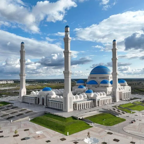 Oasis Халал апартаменты возле самой большой Мечети Центральной Азии, hotel in Astana