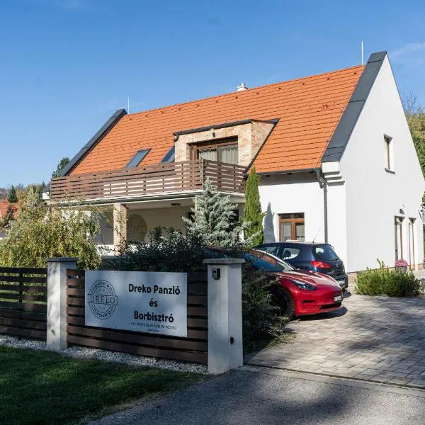 Dreko Panzió & Borbisztró, hotel en Győrújbarát