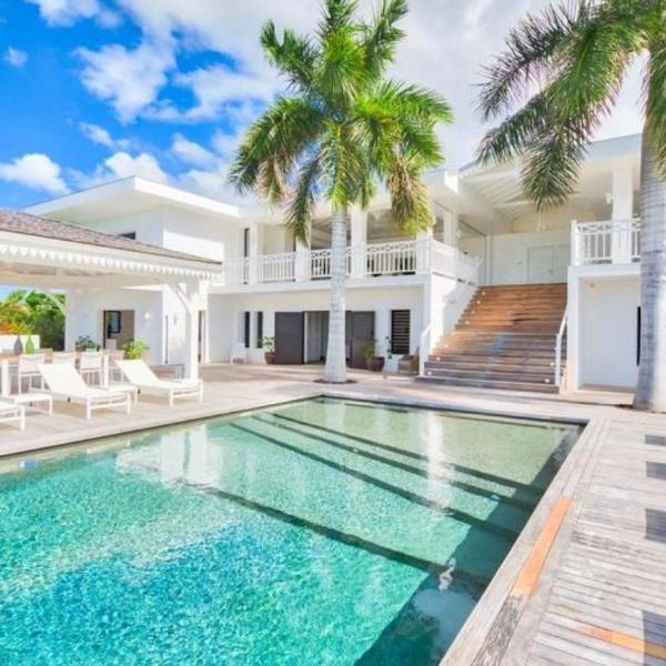 Stunning 6BR Villa Near Longue Bay Beach, Baie Longue
